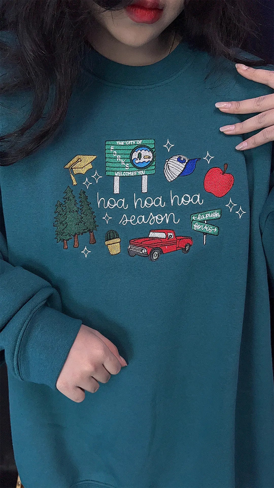 Hoa Hoa Hoa Season Embroidered Sweatshirt – Twilight-Inspired Cozy Fleece Blend