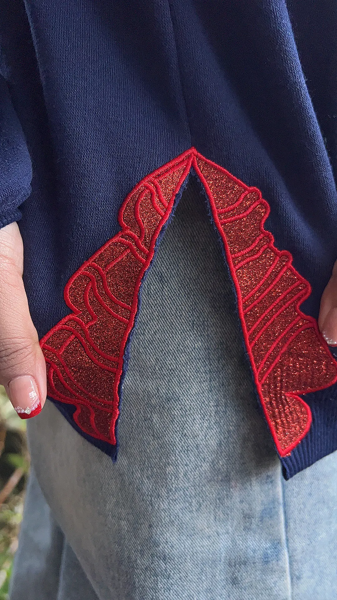 Santa Glitter Bow Embroidered Sweatshirt