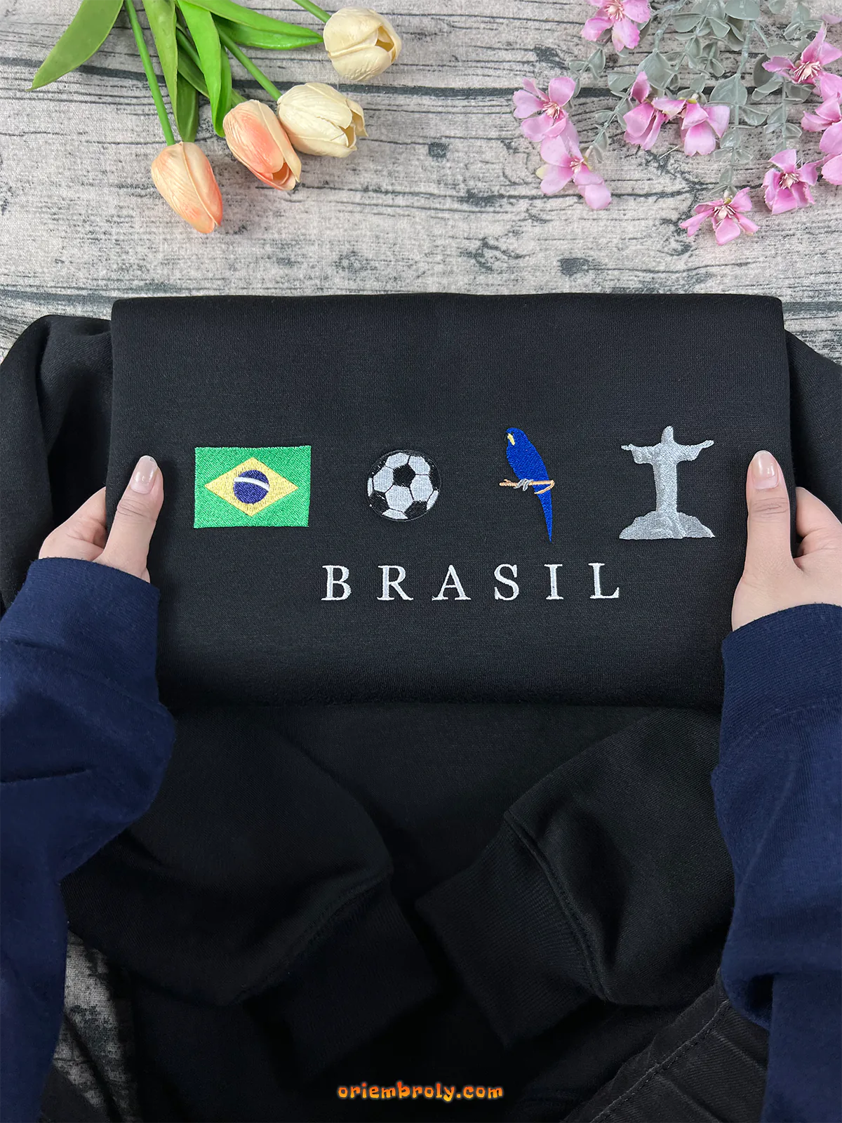 Tropical bird and Brazil flag embroidered crewneck sweatshirt