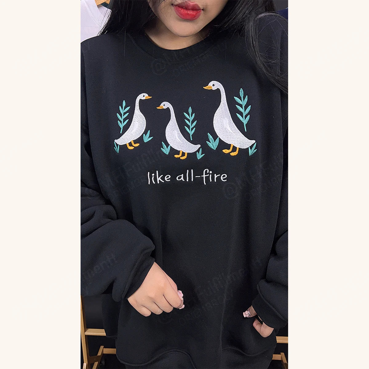 Warm crewneck sweatshirt with symbolic quote