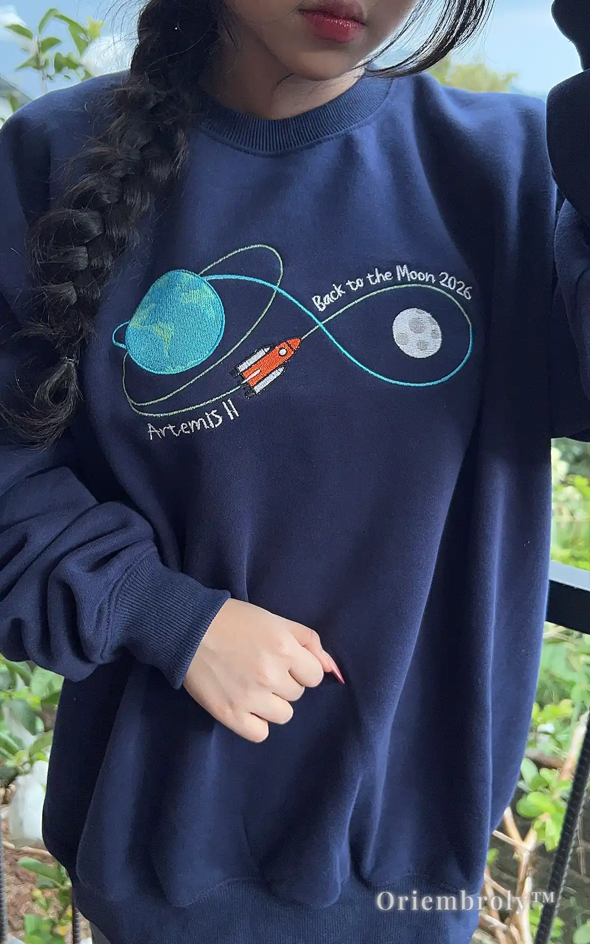 Educational space-themed embroidered crewneck featuring NASA's Artemis II 2026 lunar mission. Ideal for science museum visits, teachers, and physics students who love space history
