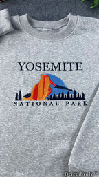 Embroidered Yosemite National Park Crewneck Sweatshirt – Scenic Mountain Nature Fleece Pullover, Outdoor Adventure Unisex Gift