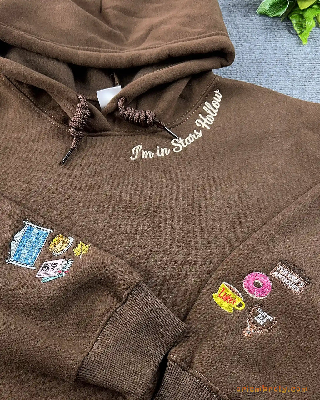 Vintage Fall Embroidered Crewneck Sweatshirt – Cozy Small-Town TV-Inspired Design
