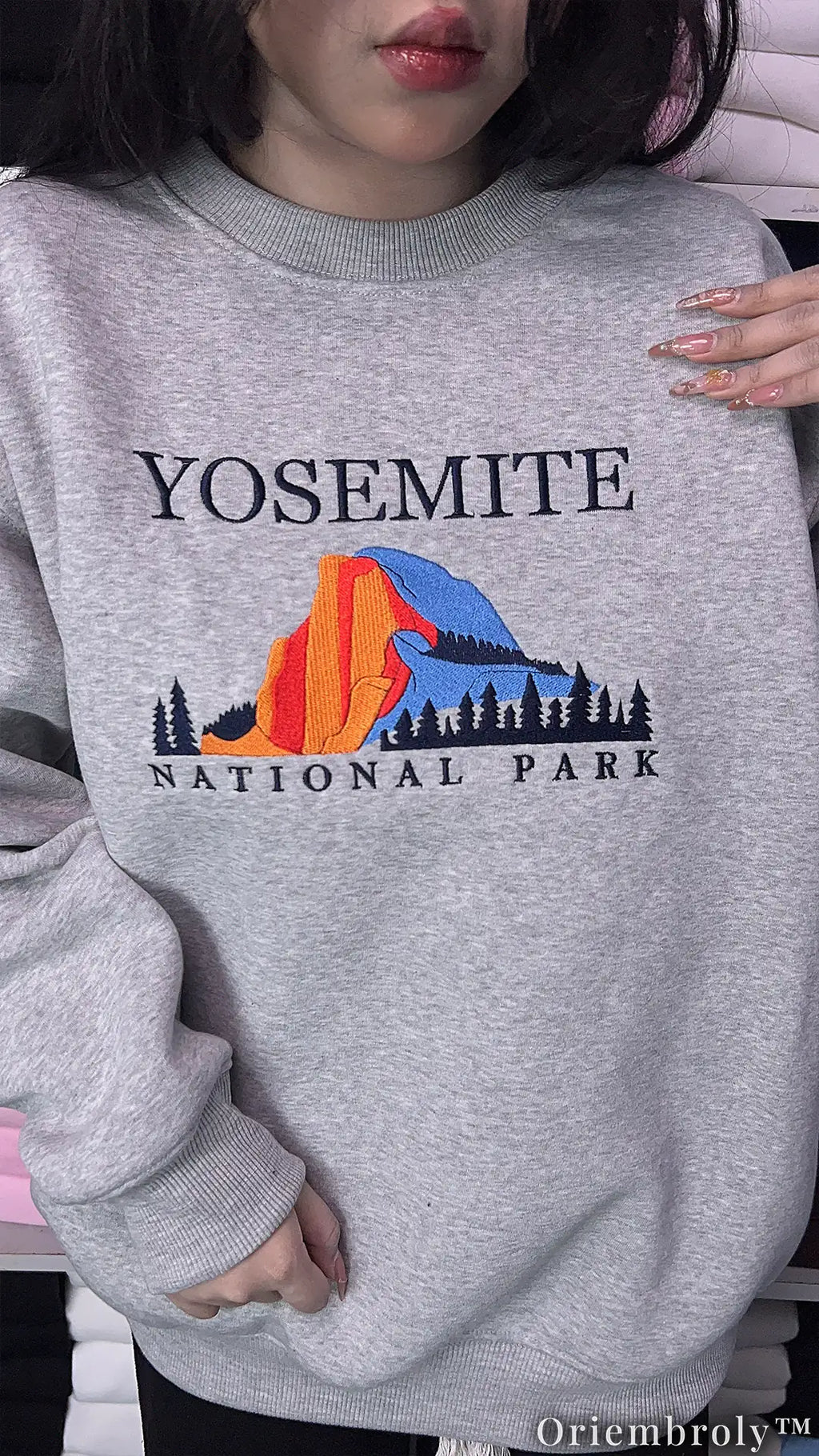 Embroidered Yosemite National Park Crewneck Sweatshirt – Scenic Mountain Nature Fleece Pullover, Outdoor Adventure Unisex Gift