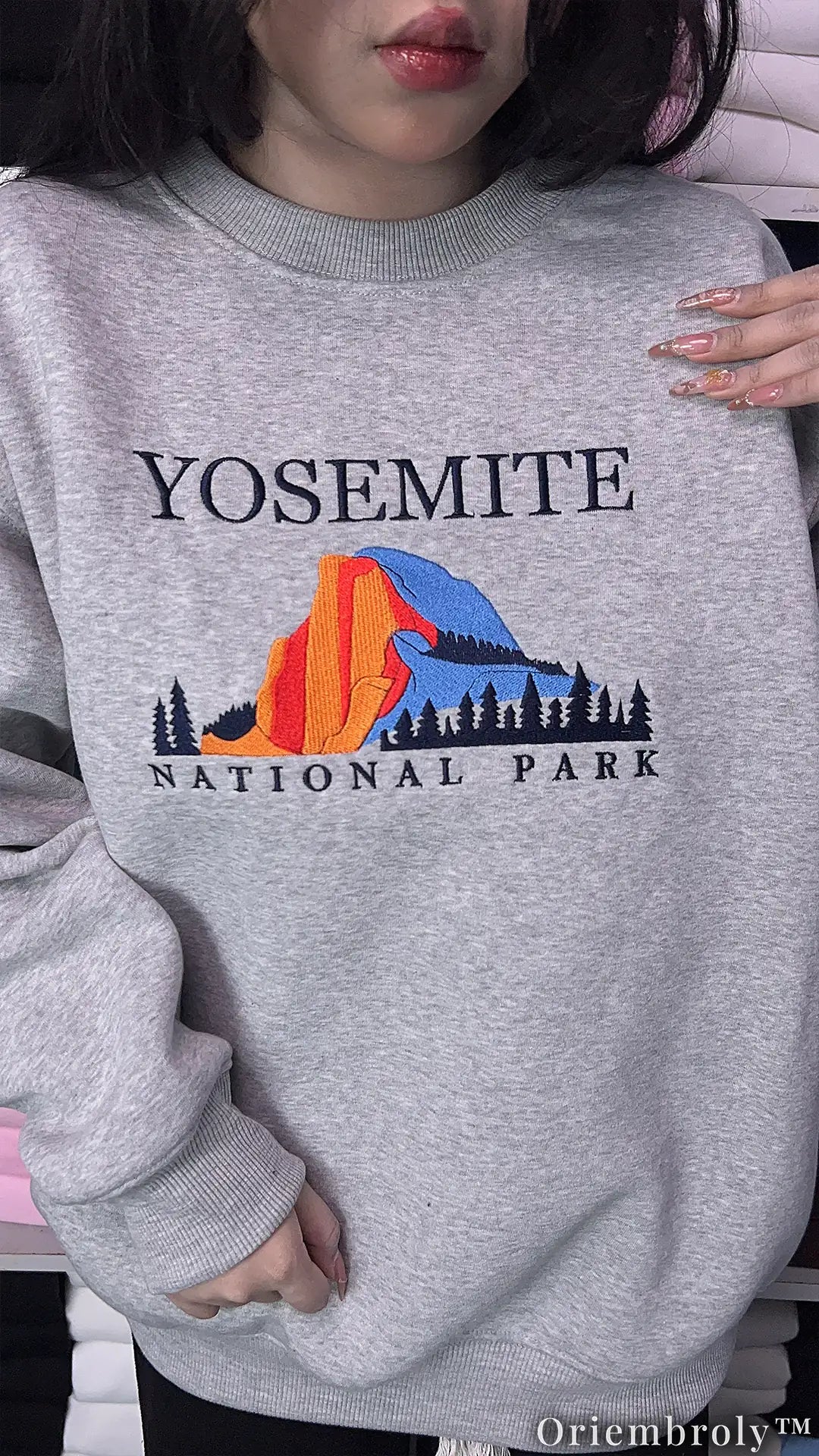 Embroidered Yosemite National Park Crewneck Sweatshirt – Scenic Mountain Nature Fleece Pullover, Outdoor Adventure Unisex Gift