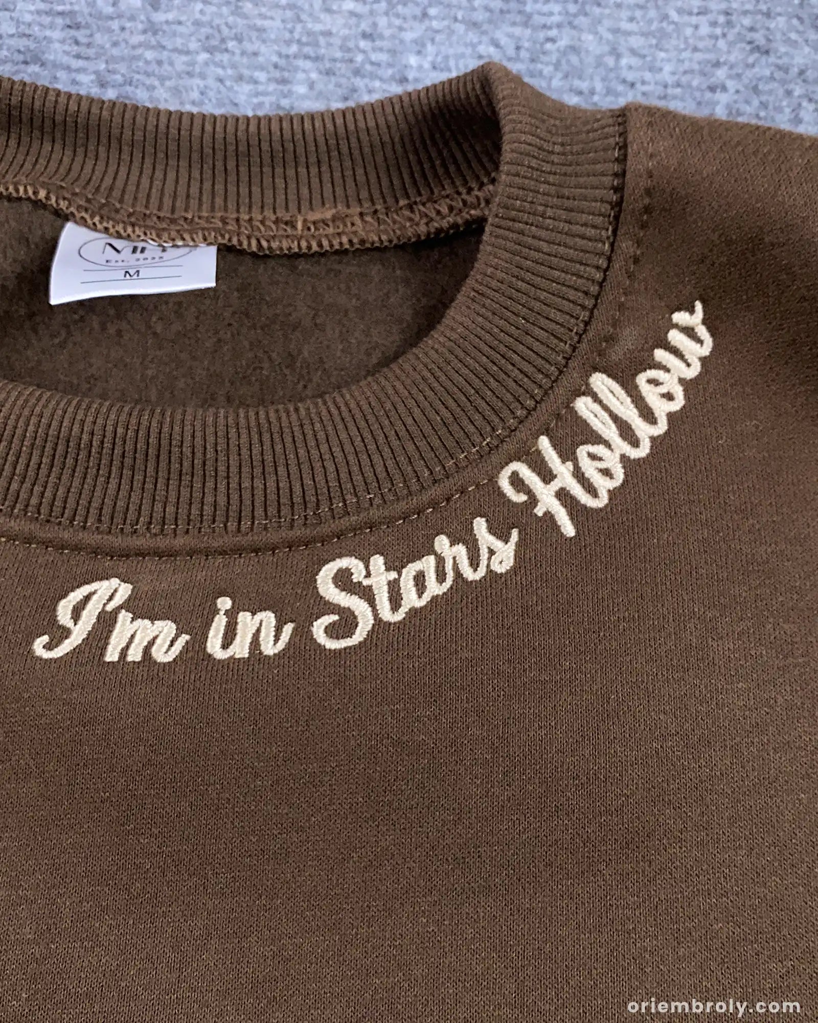 Vintage Fall Embroidered Crewneck Sweatshirt – Cozy Small-Town TV-Inspired Design