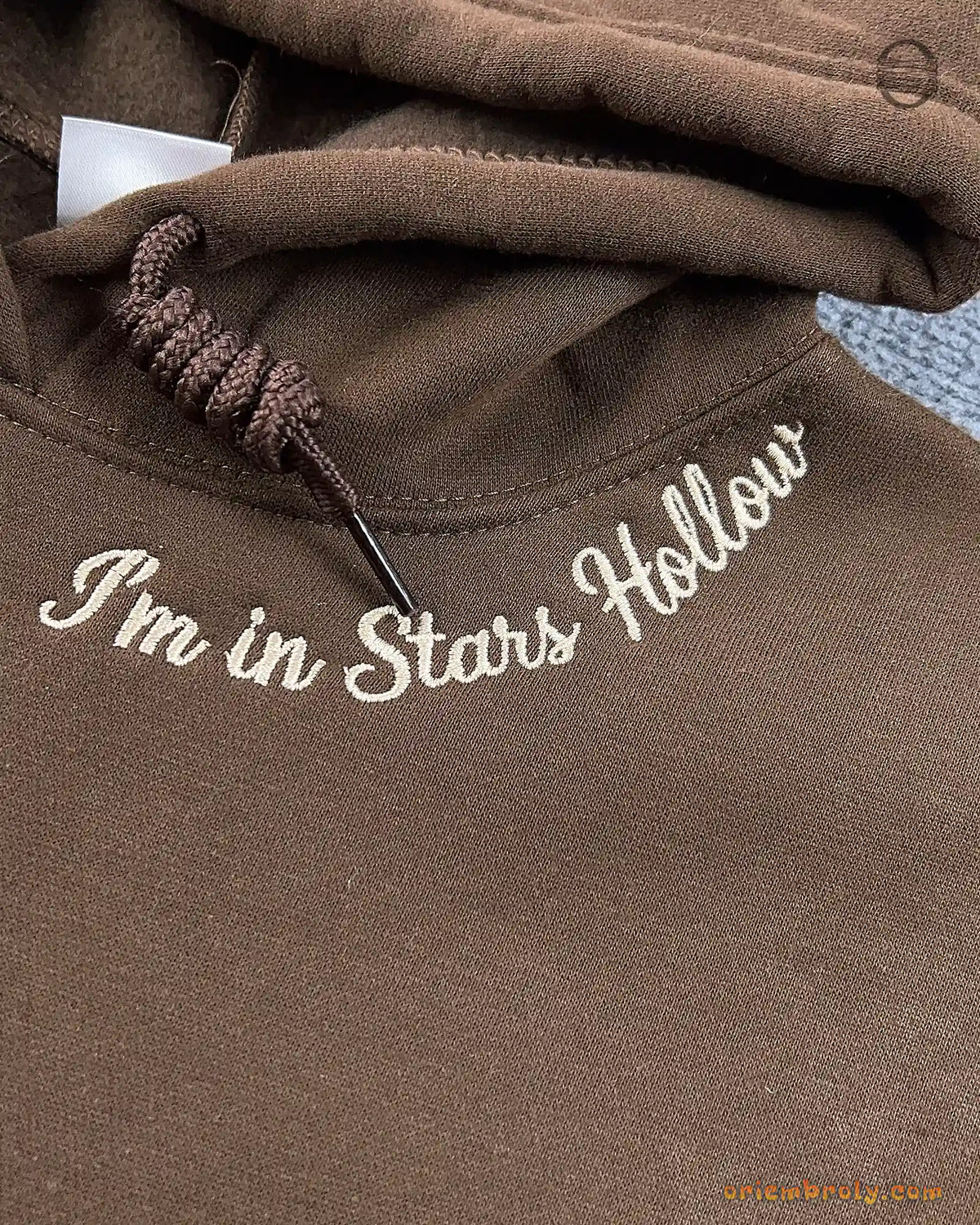 Vintage Fall Embroidered Crewneck Sweatshirt – Cozy Small-Town TV-Inspired Design