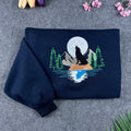 Howling Wolf Moon Embroidered Sweatshirt – Vintage Wilderness Crewneck