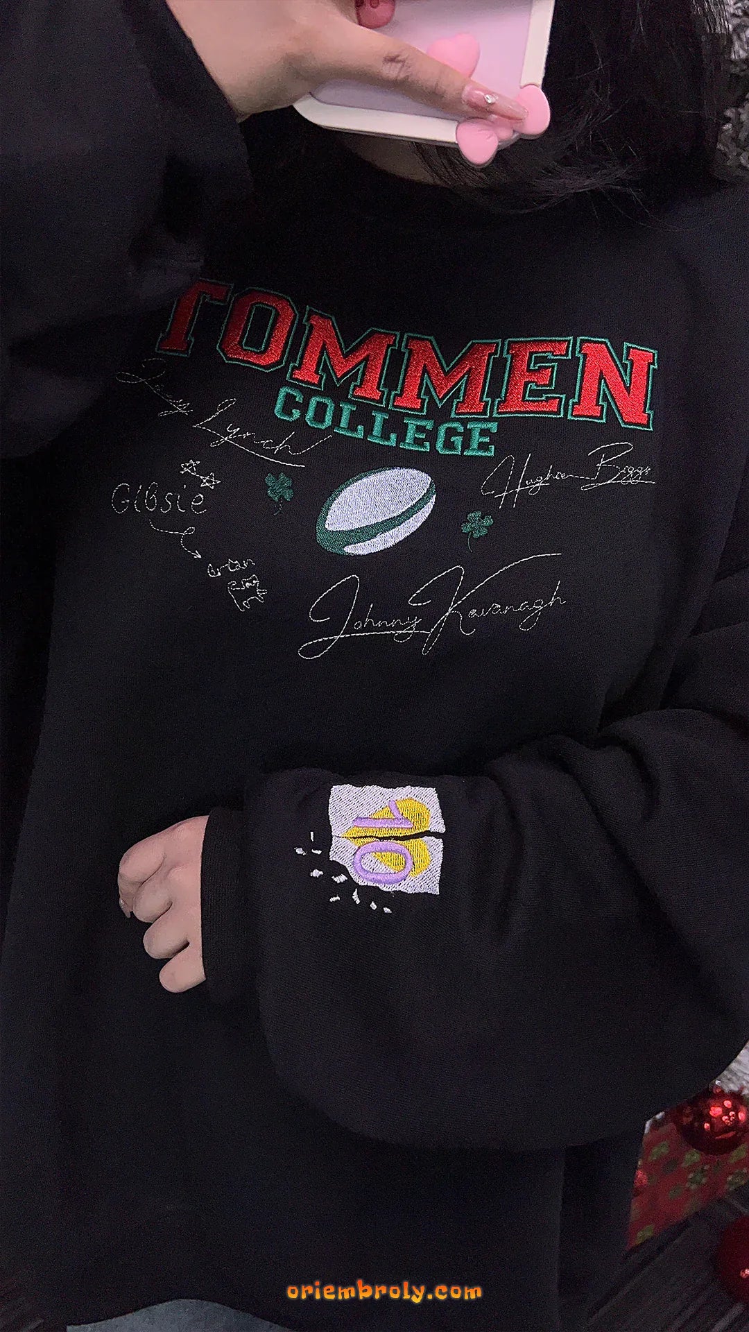 BookTok favorite Tommen College crewneck