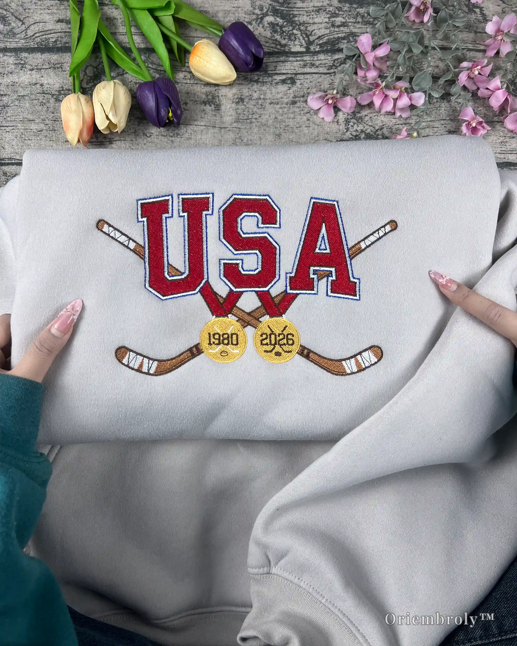 crossed hockey sticks embroidery with vintage sports style
