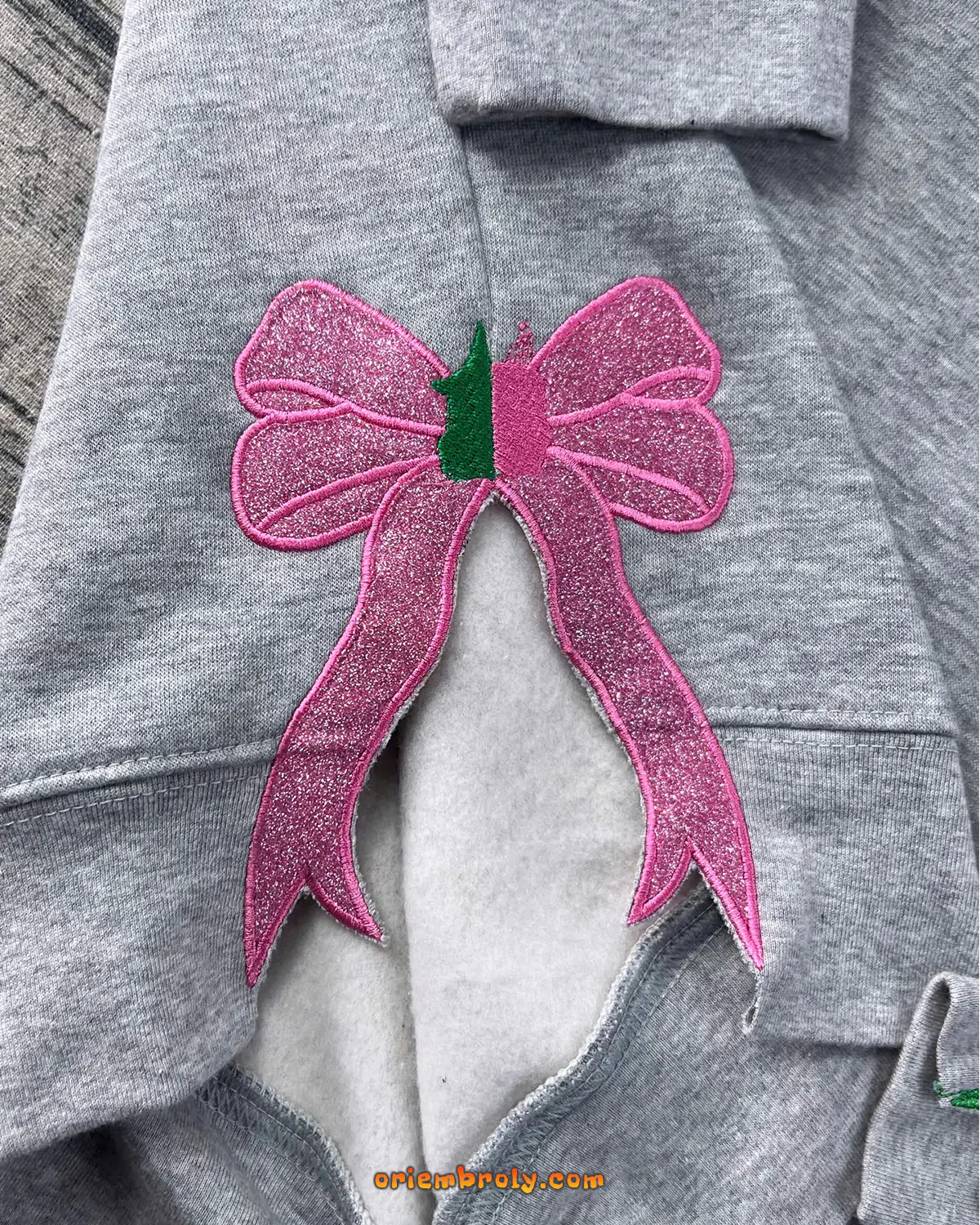 Side bow embroidered hoodie for Broadway fans