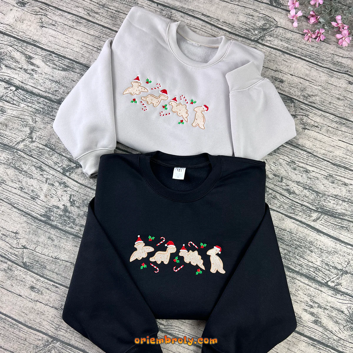 Gingerbread cake-inspired dinosaur embroidered sweater