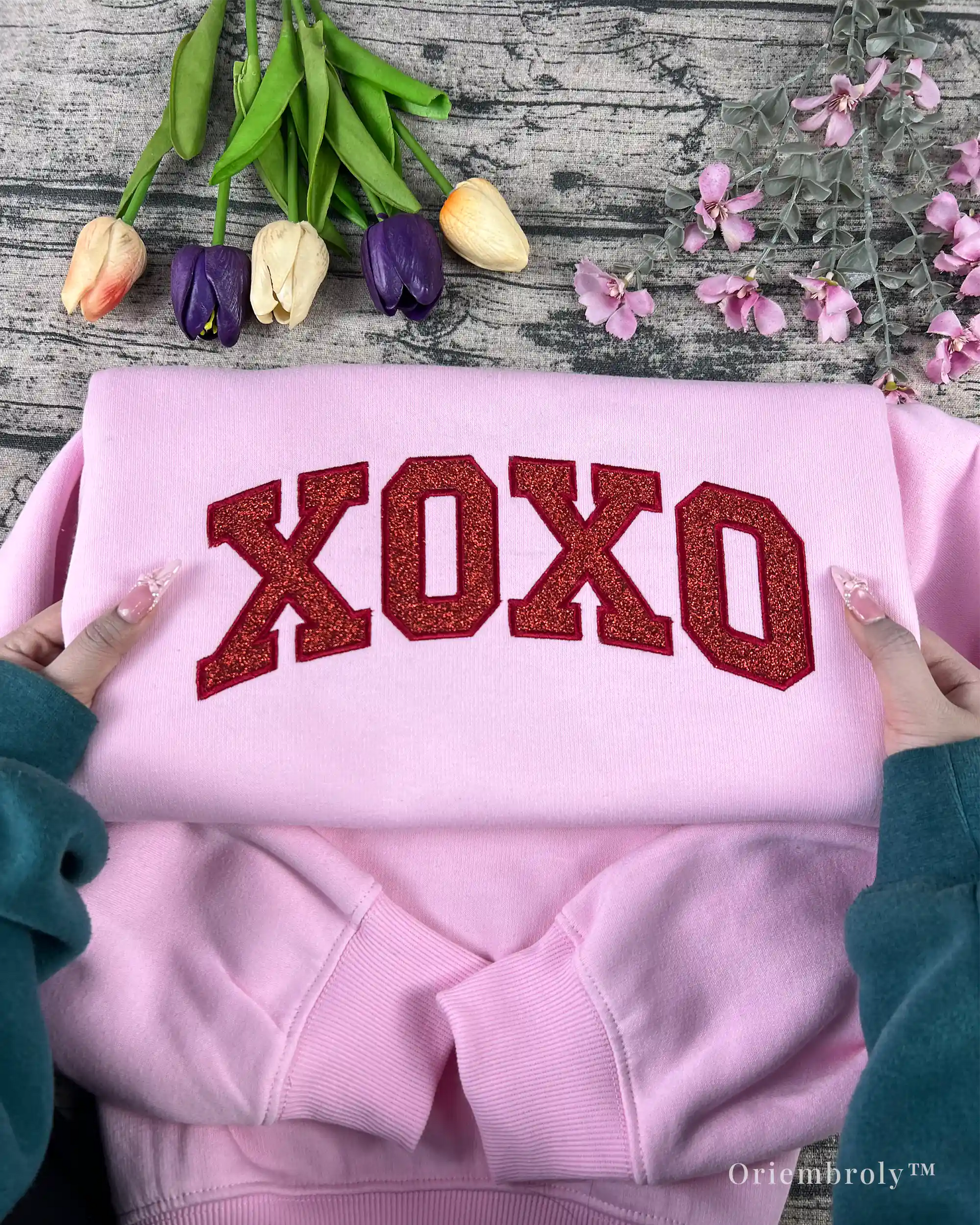 Romantic XOXO embroidered sweatshirt in maroon red