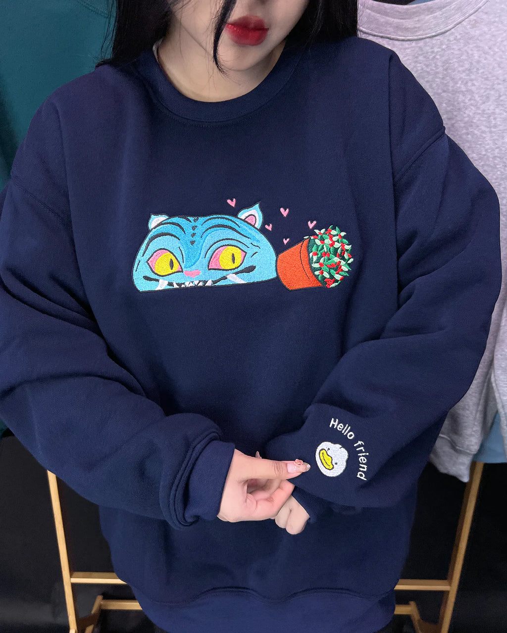Cute Blue Tiger Embroidered Sweatshirt – Kawaii Animal Fleece Crewneck, Cozy Unisex Gift