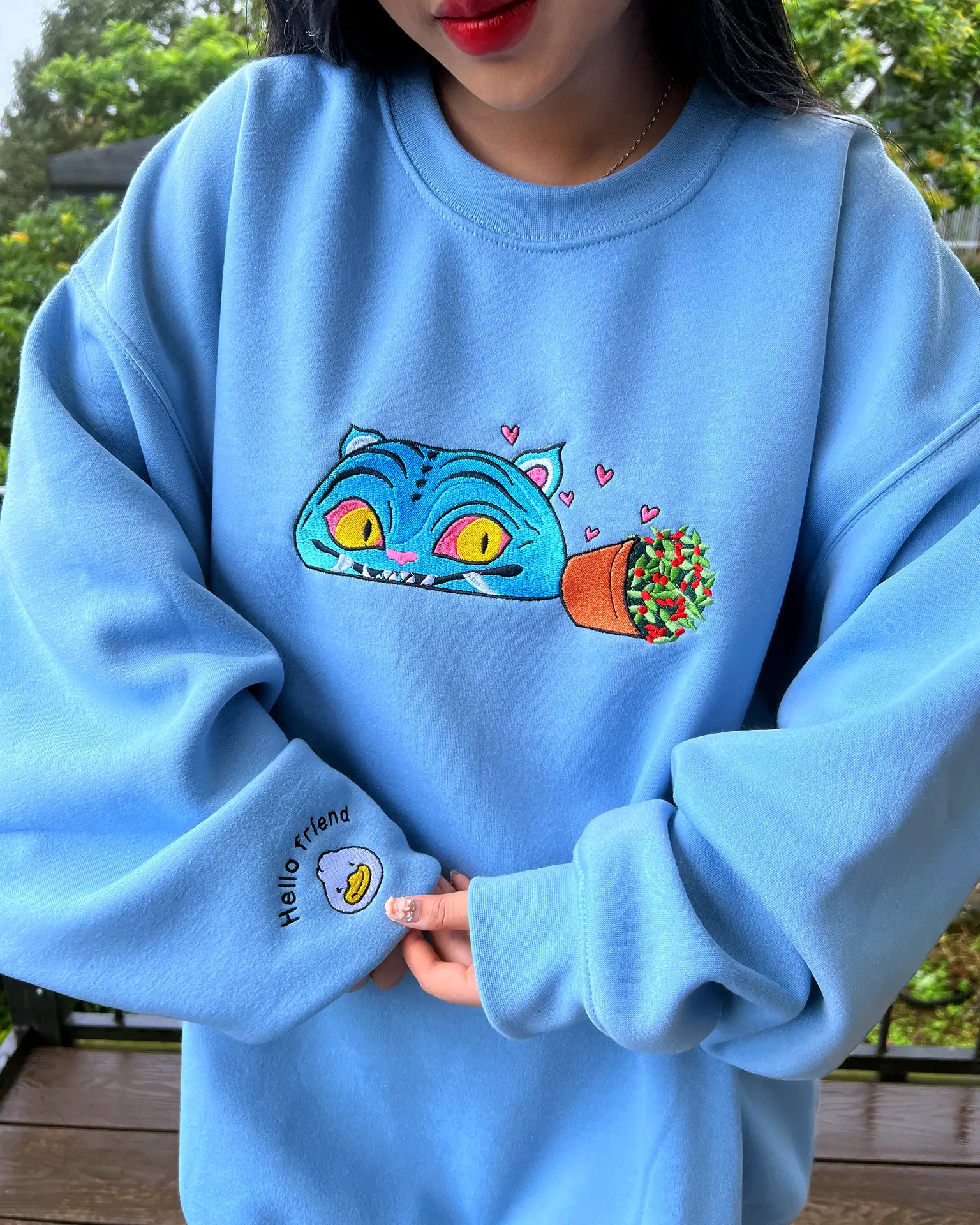 Cute Blue Tiger Embroidered Sweatshirt – Kawaii Animal Fleece Crewneck, Cozy Unisex Gift