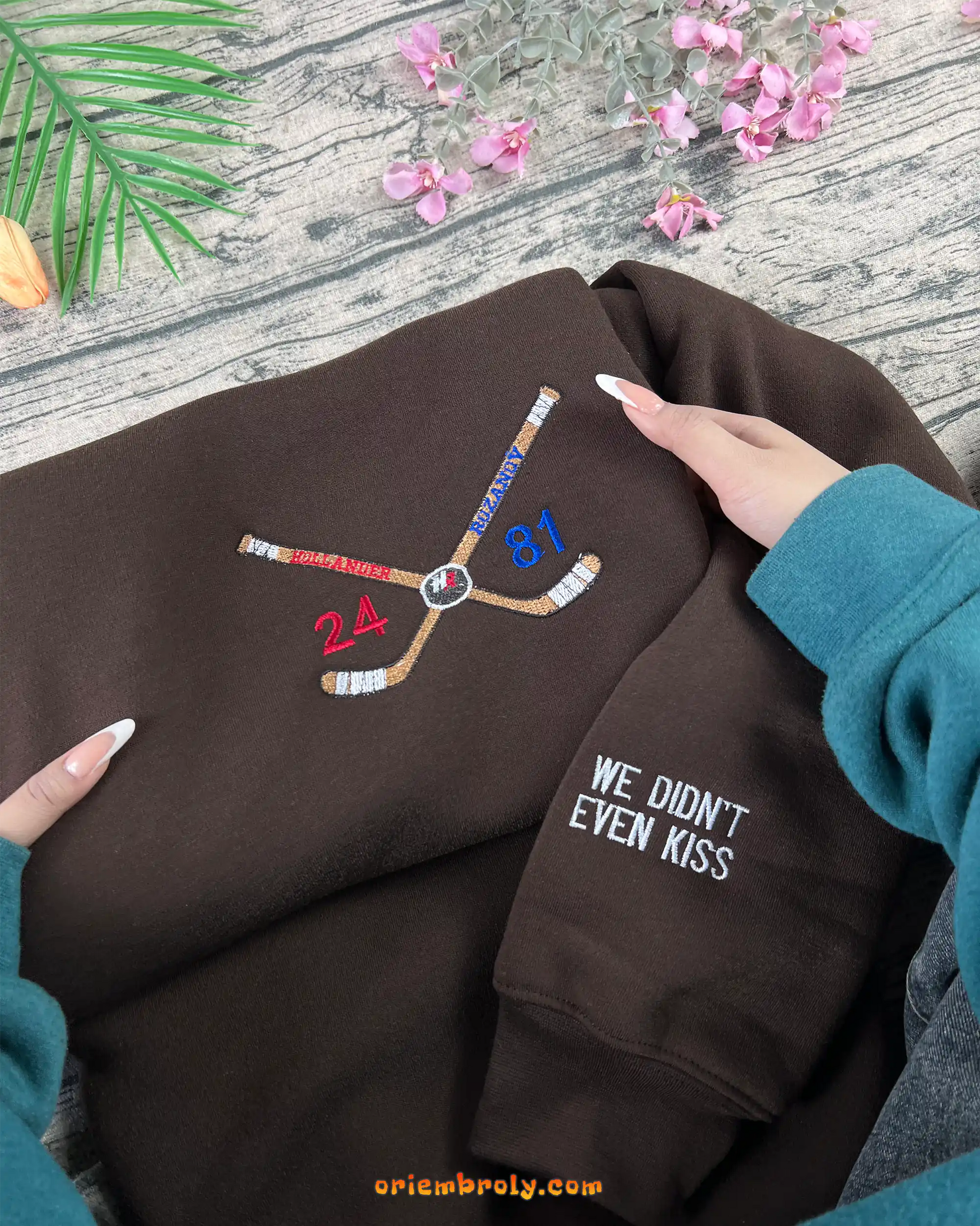 Red and blue stitched Hollander 24 and Rozanov 81