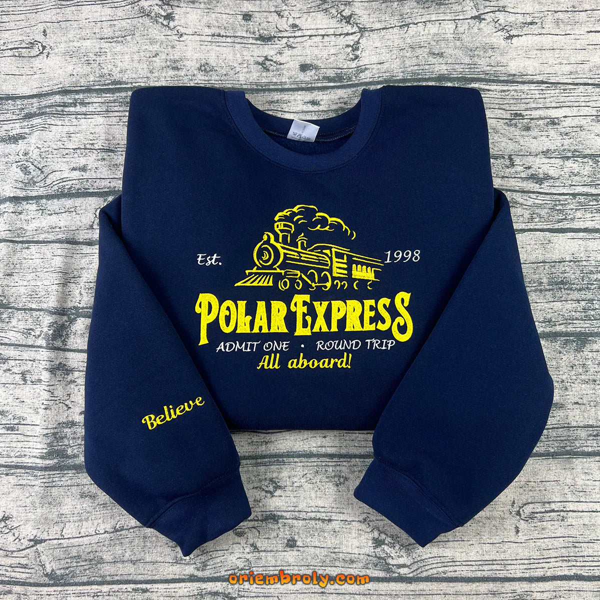 I Smell Snow embroidered sweatshirt with Believe sleeve