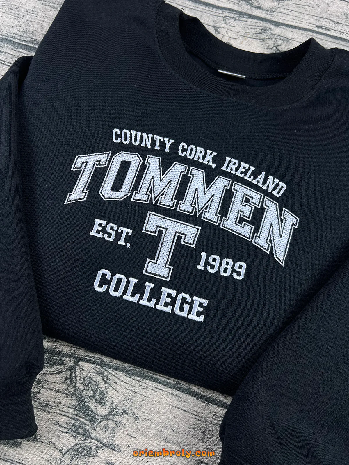 Vintage Est. 1989 crewneck with Irish college design