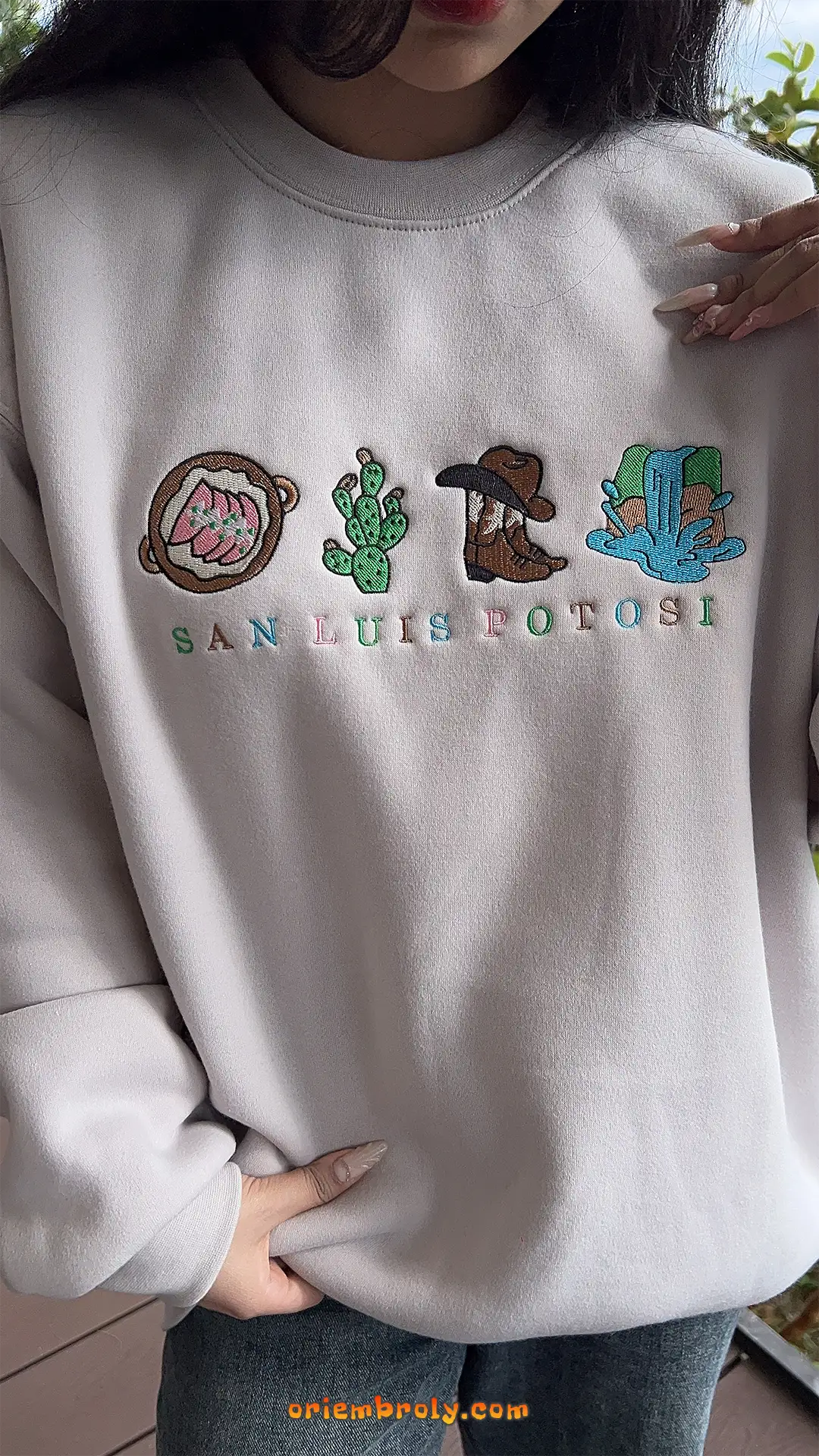 Embroidered cactus and local symbols on Mexico sweatshirt