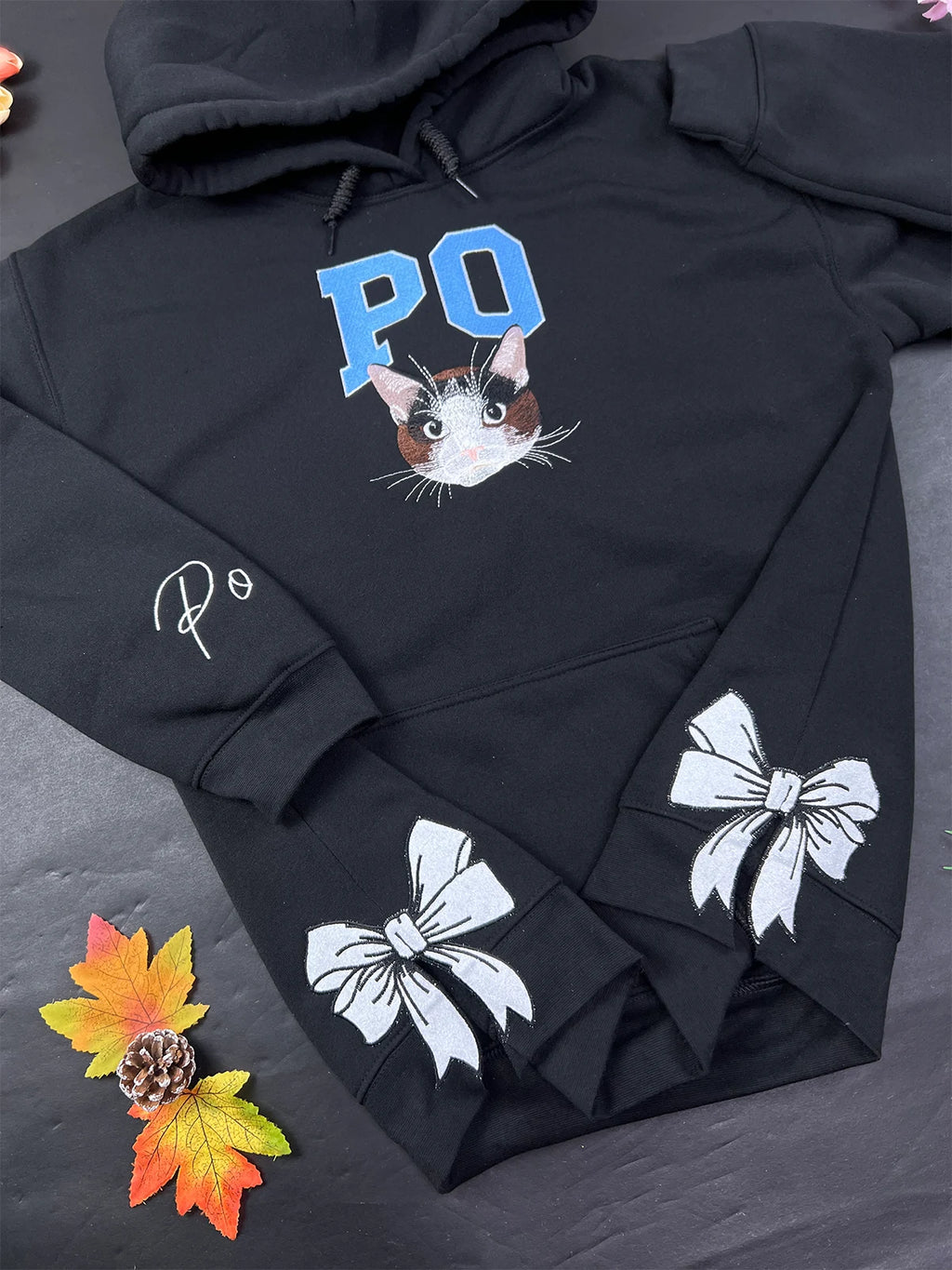 Personalized cat face embroidered sweatshirt with pet name, ideal gift for cat moms