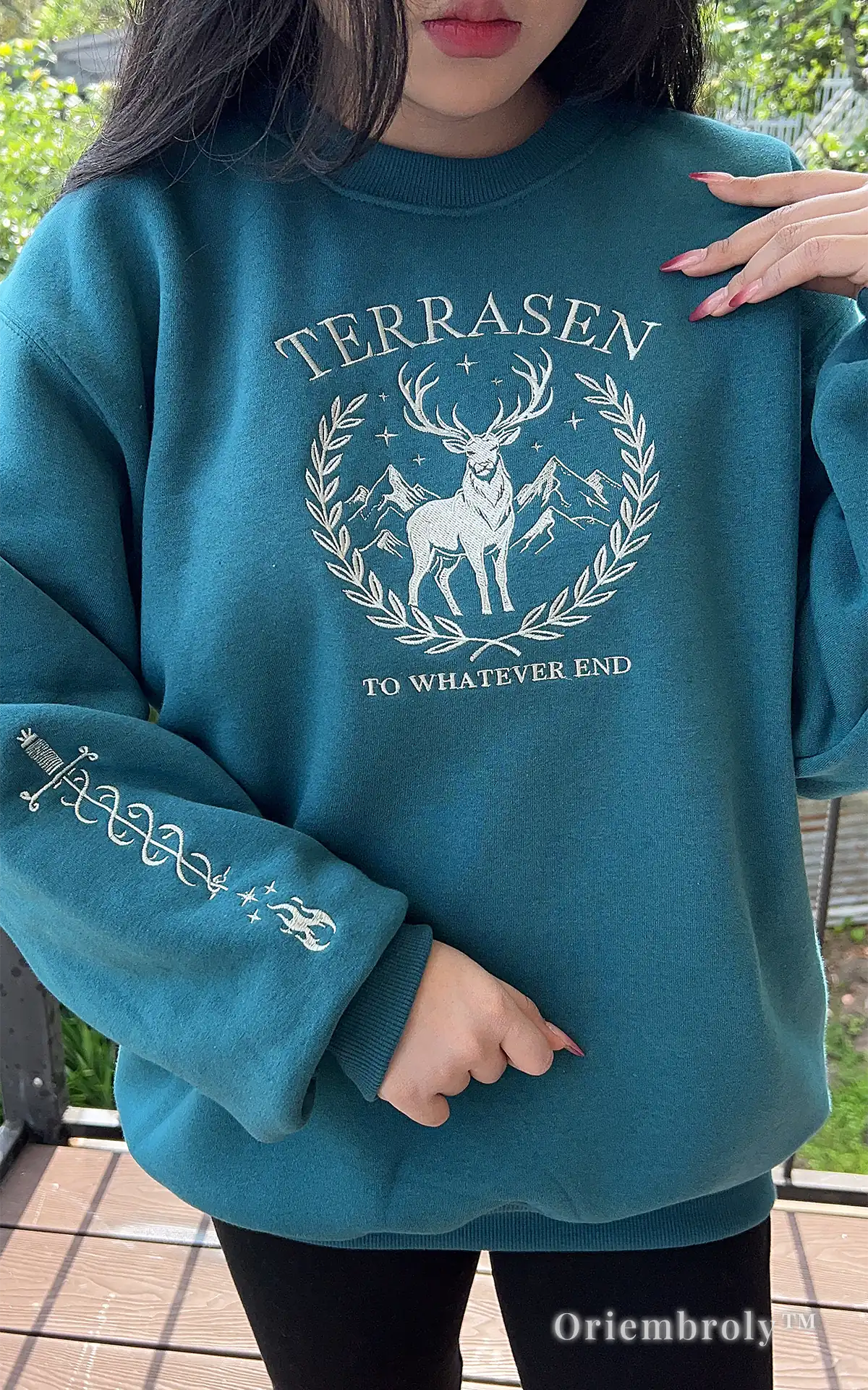 Sarah J Maas sweatshirt Terrasen embroidered crewneck