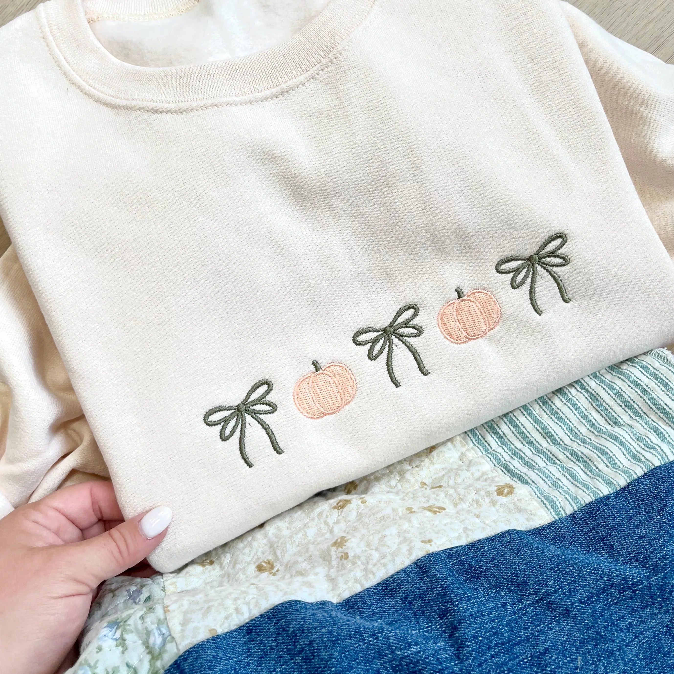 Girly Halloween crewneck with embroidered bow