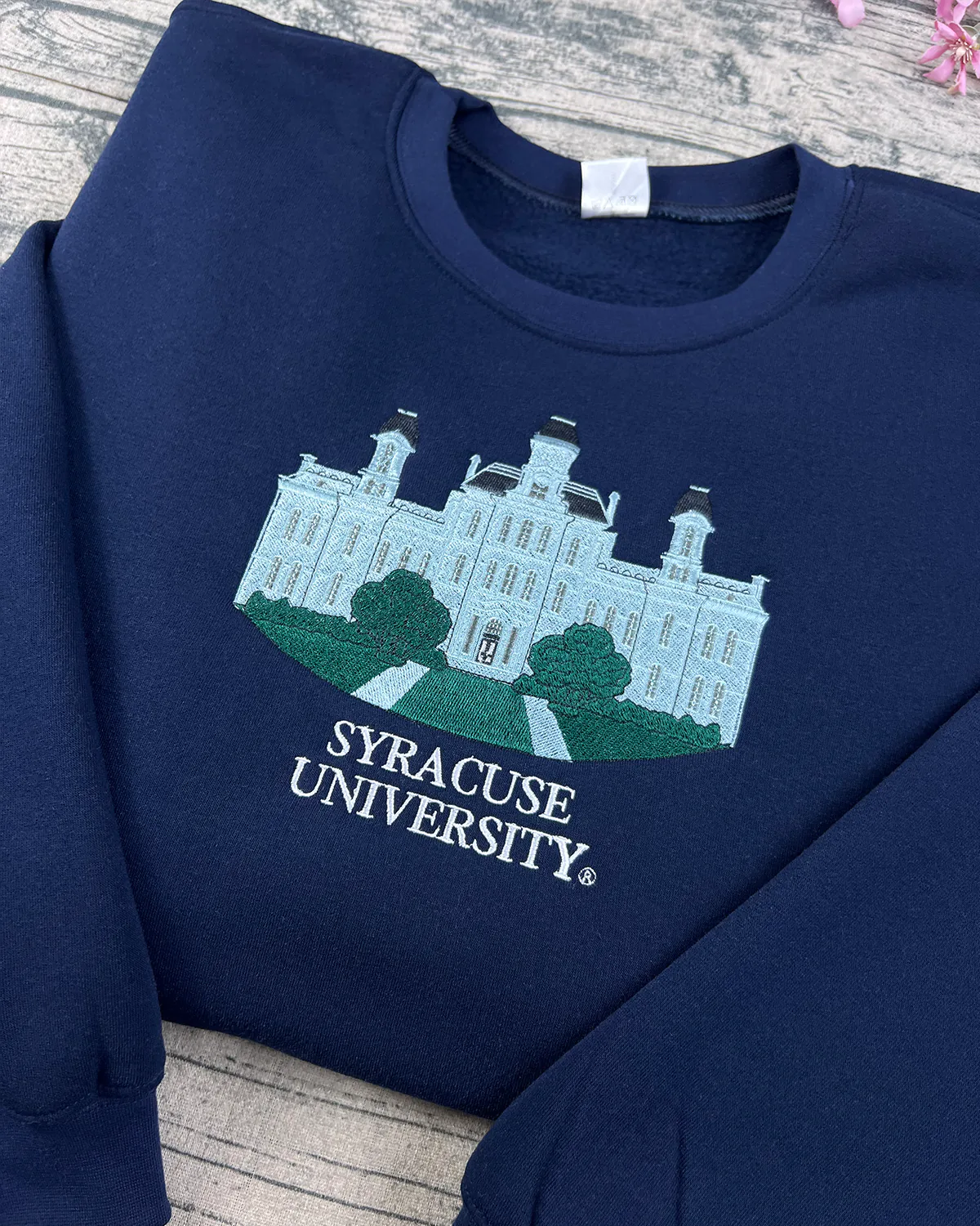 SU college crewneck with clean embroidery
