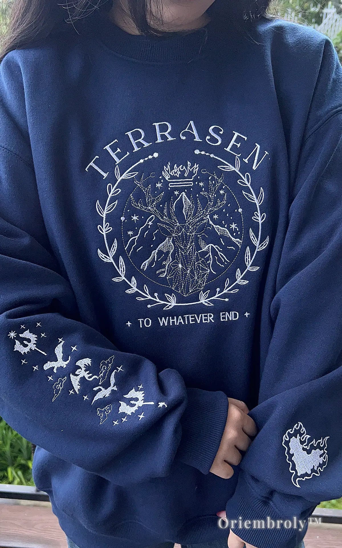 Terrasen Kingdom Throne of Glass merch sweatshirt, cozy embroidered apparel for Sarah J. Maas readers