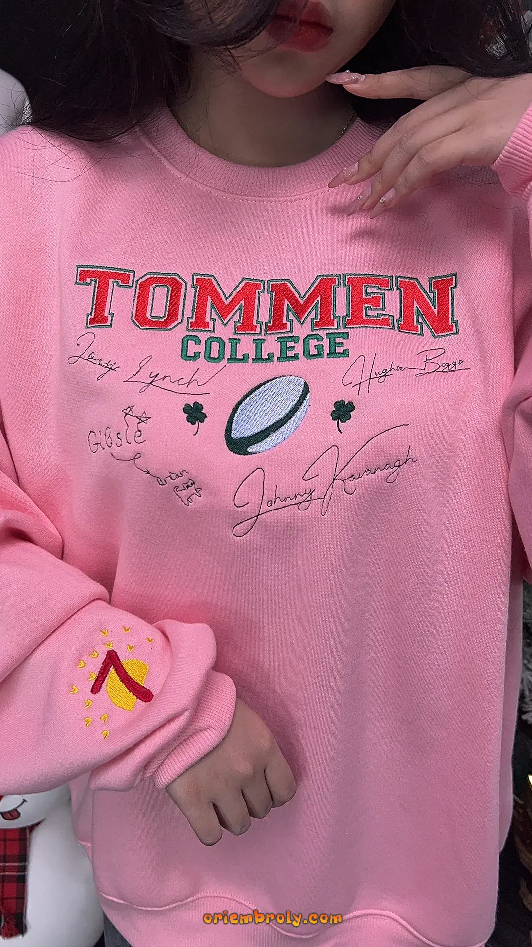 Embroidered signature sweatshirt for Tommen College