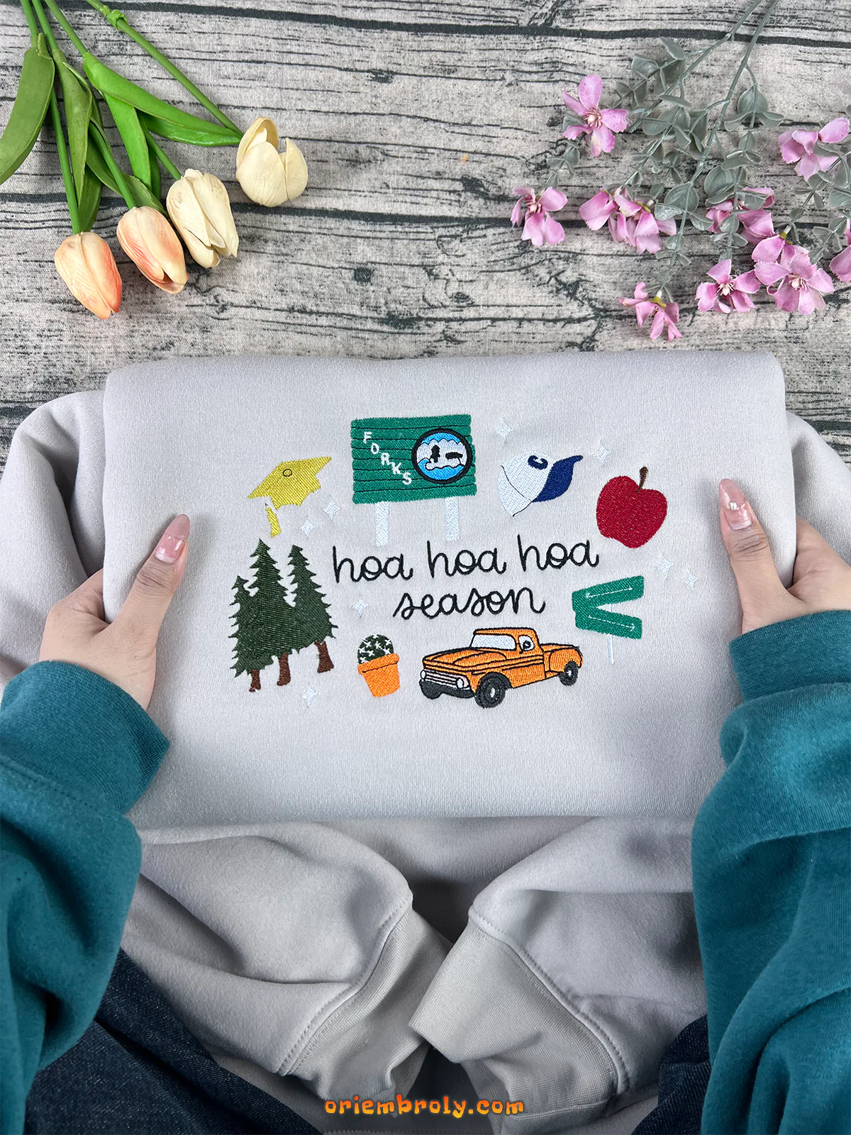 Embroidered Twilight icons crewneck