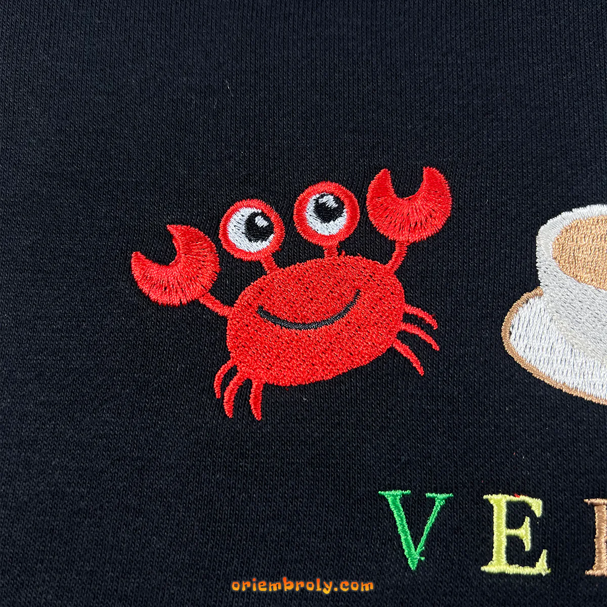 Crab and pineapple embroidered crewneck Mexico souvenir