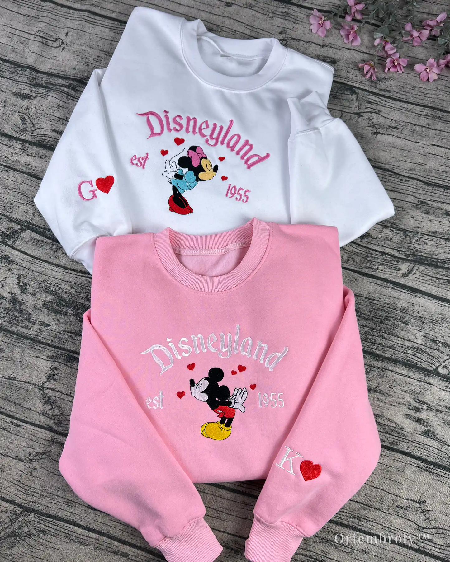 Vintage 1955 cartoon couple embroidered sweatshirt - White and Light Pink