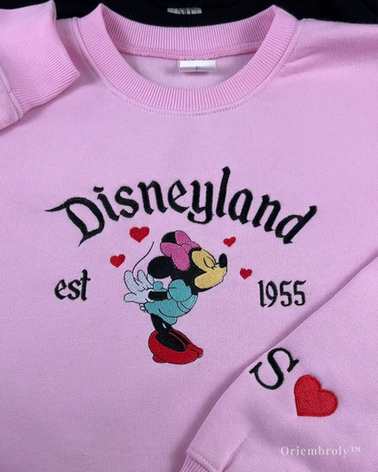 Dense embroidery stitching on vintage cartoon sweatshirt - Minnie Close up