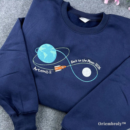 Vintage-style NASA aesthetic navy sweatshirt with "Back to the Moon 2026" embroidery. Captures the nostalgic spirit of space missions in a modern, comfortable streetwear fit