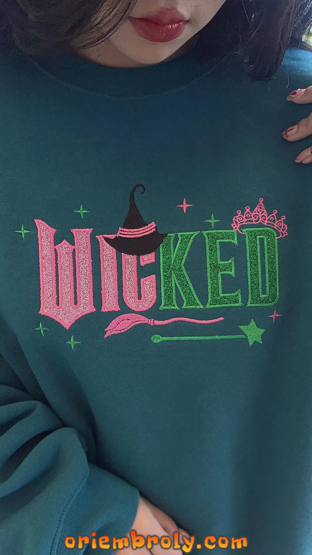 Fan-inspired Defying Gravity Bow embroidered crewneck